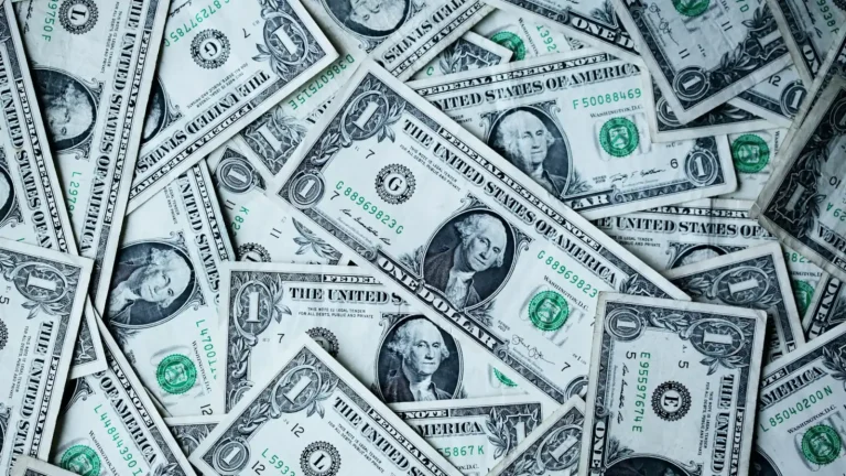 Is Cash Dying? Why Cash and Digital Payments Still Need Each Other